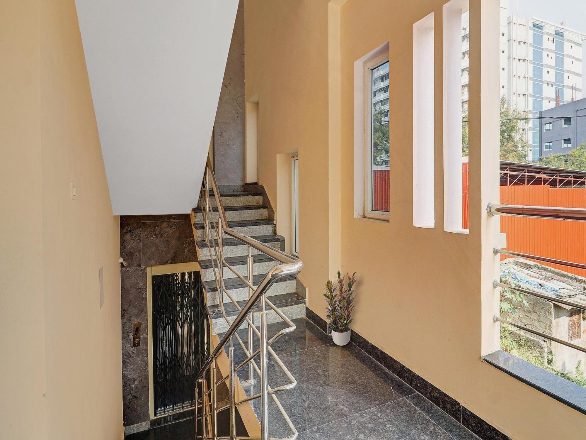 Hotel O S V Residency Kajaguda Near Gachibowli Hyderabad Exterior foto